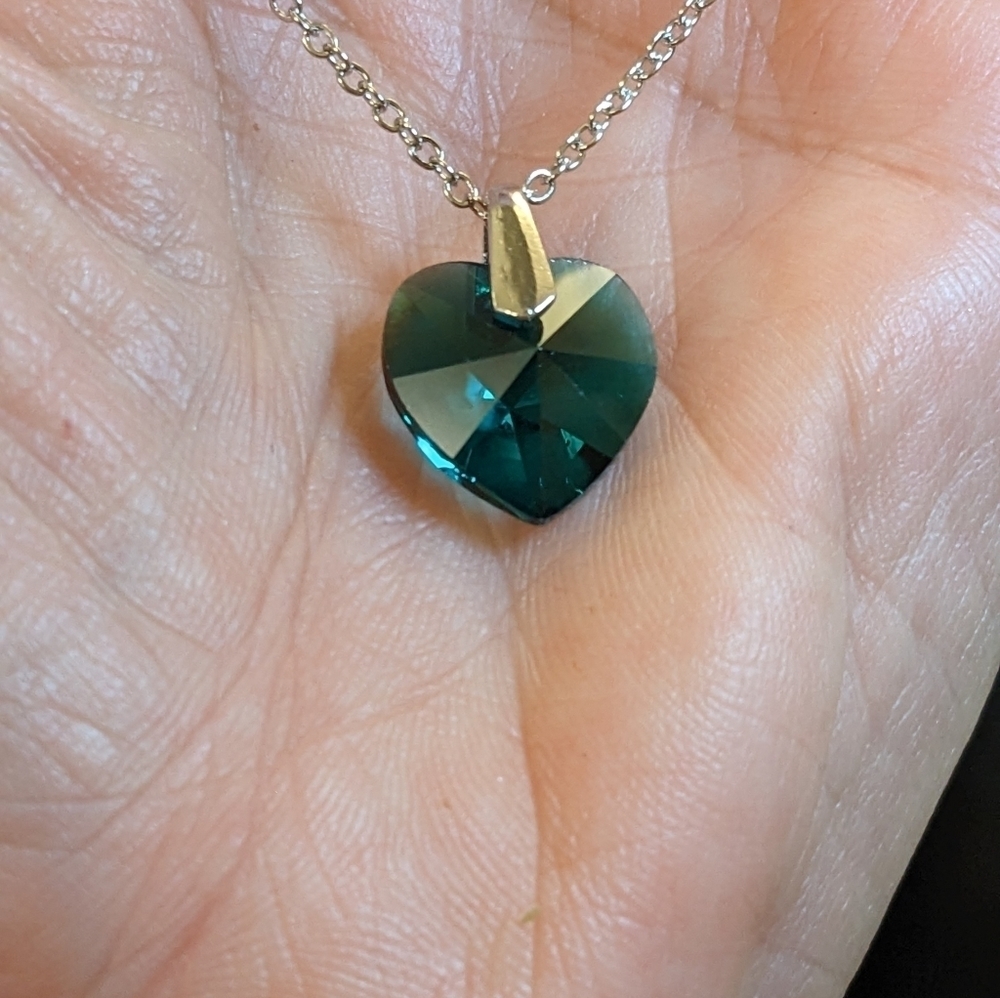 Swarovski Crystal Elements Silver Tone Green Heart Necklace - Picture 2 of 4